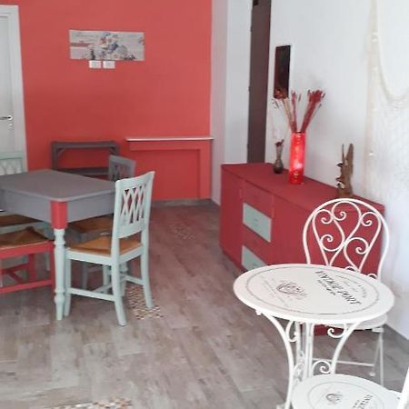 La Rezztella Bed & Breakfast ฟอนดี ภายนอก รูปภาพ